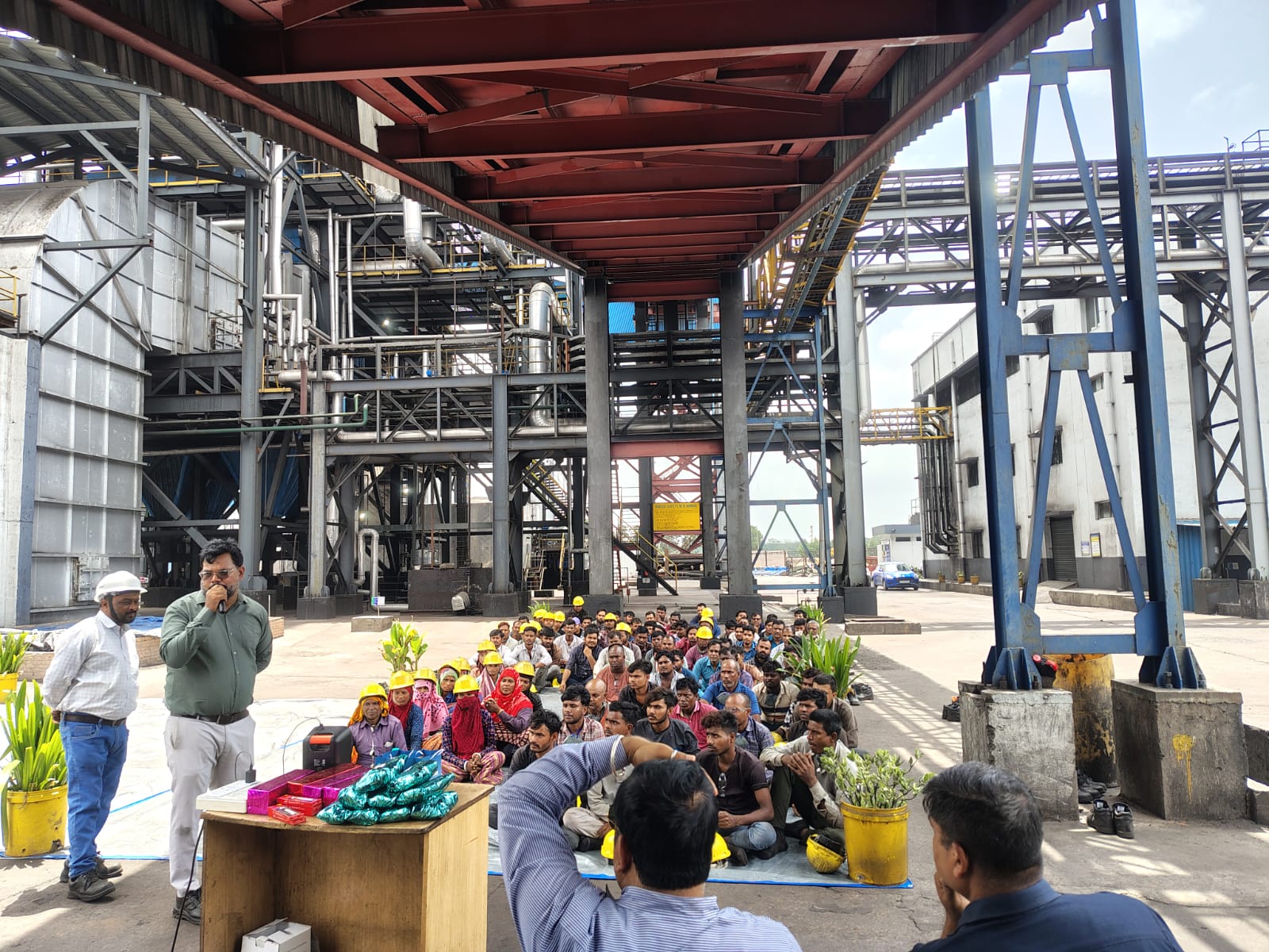 Open dialogue between management and plant workers